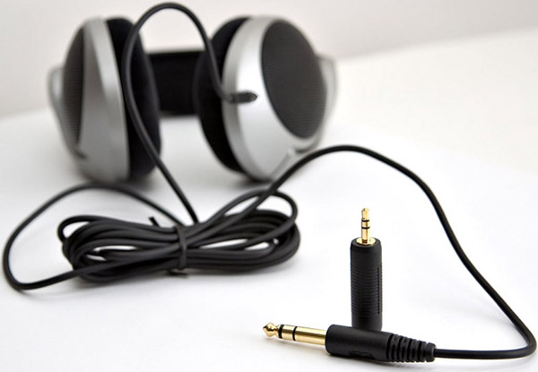 Jack cắm 3.5 tương thích với nhiều sản phẩm Jack cắm 3.5 tương thích với nhiều sản phẩm